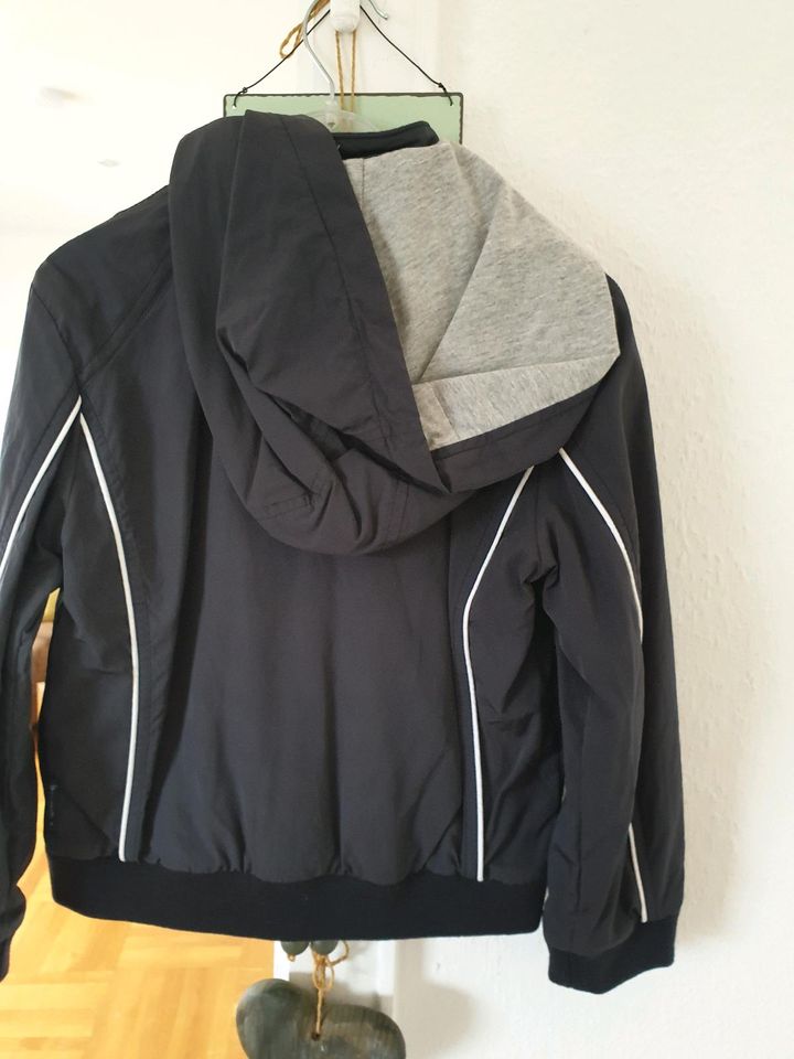 Neu! Armani junior Jacke gr 6 /116Jahre in Kottenheim