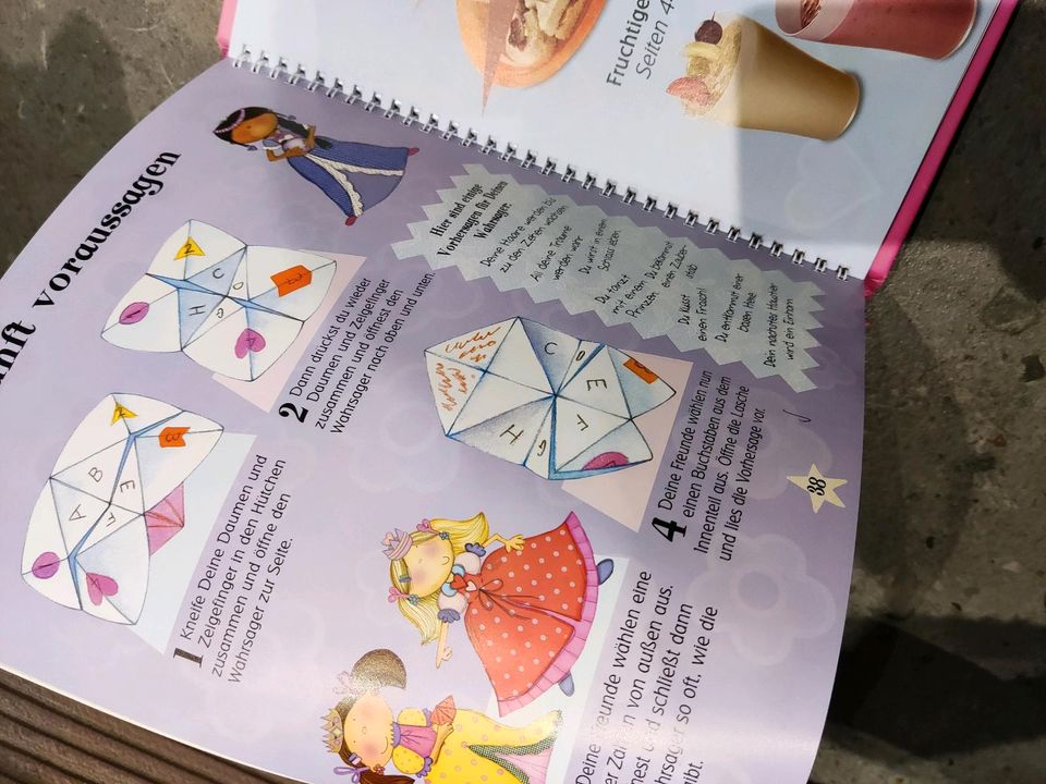 Bastelbuch für kleine Prinzessinnen - Vorlagen Sticker uvm in München