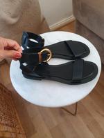 Mango Sandalen, NEU, Gr. 36, Echtleder, schwarz/gold Berlin - Steglitz Vorschau