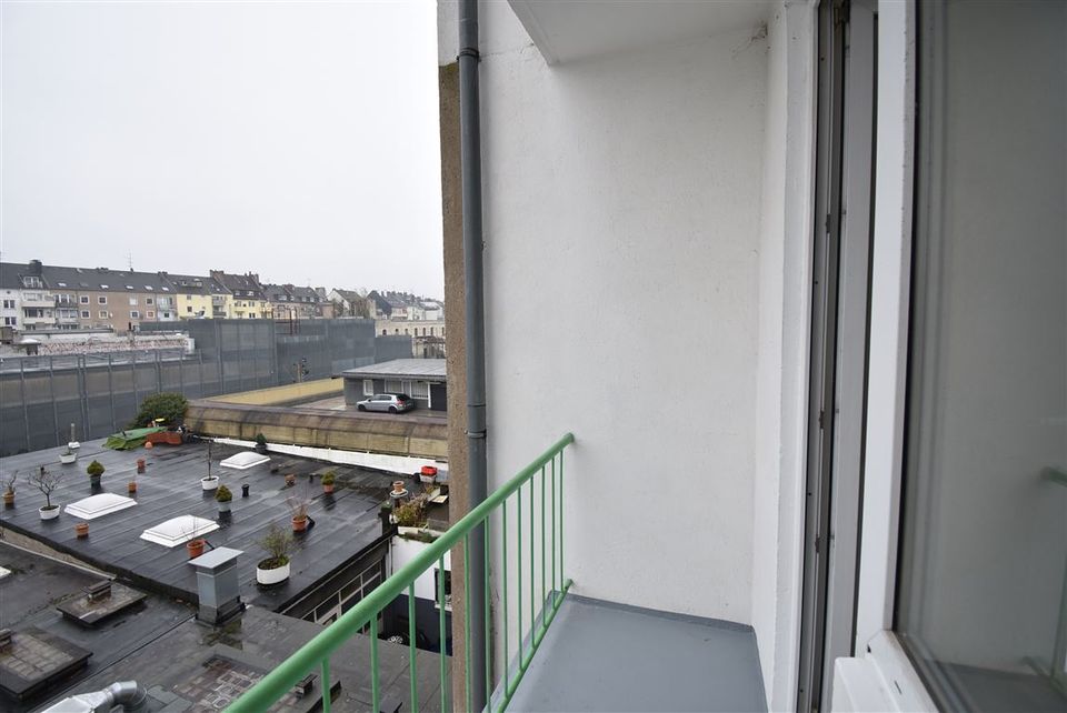 RENOVIERT! Apartment mit Balkon & Wintergarten zu vermieten in Düsseldorf