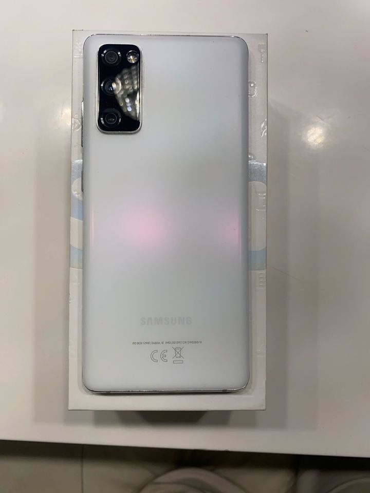 Samsung Galaxy s20 FE 128GB Dual SIM Cloud White in München