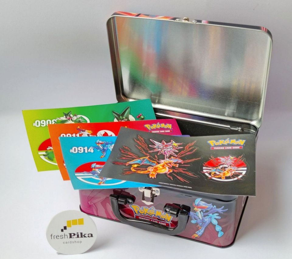 Pokemon Tin-Box Sammel-Koffer „Glurak Koffer“ mit Zubehör* in Berlin