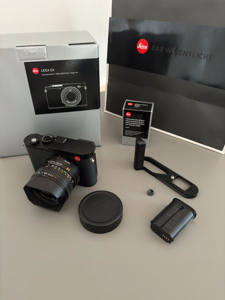 Leica Q3 Kamera + Zubehör 2. Akku uvm. 6 Monate wie NEU in Düsseldorf