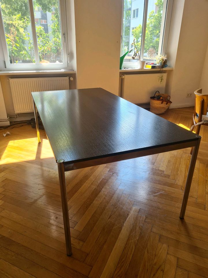 USM Haller Tisch schwarze Eiche in Berlin