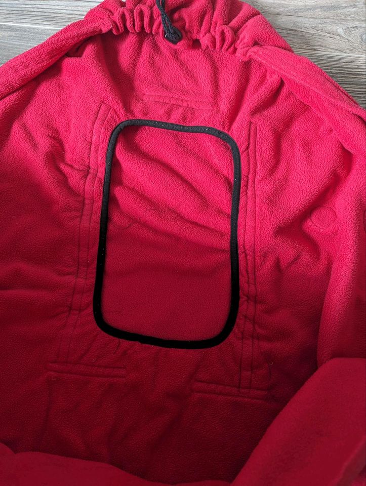 Hoppediz Einschlagdecke für Maxi Cosi und Co rot/pink in Tarp