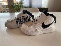 Nike Kinderschuh Sneaker Team hustle Basketball Baden-Württemberg - Rielasingen-Worblingen Vorschau