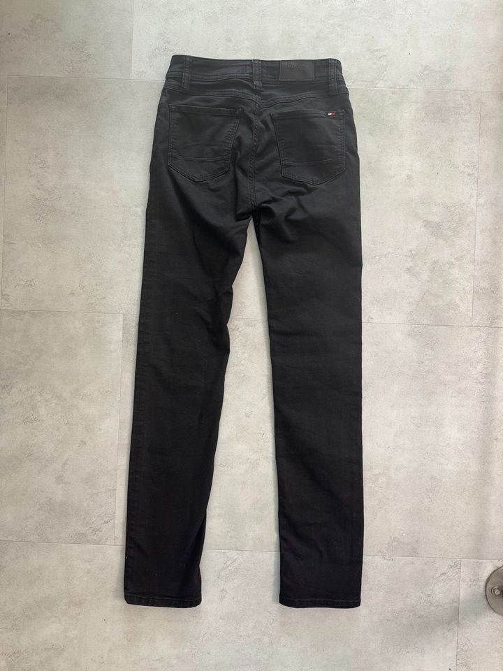 Tommy Hilfiger Jeans W26 L32 schwarz Damen in Bergen auf Rügen