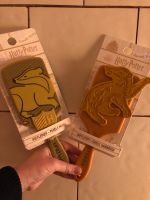 2 Harry Potter Hufflepuff Haarbürsten zusammen  10€ Mecklenburg-Vorpommern - Vitte Vorschau