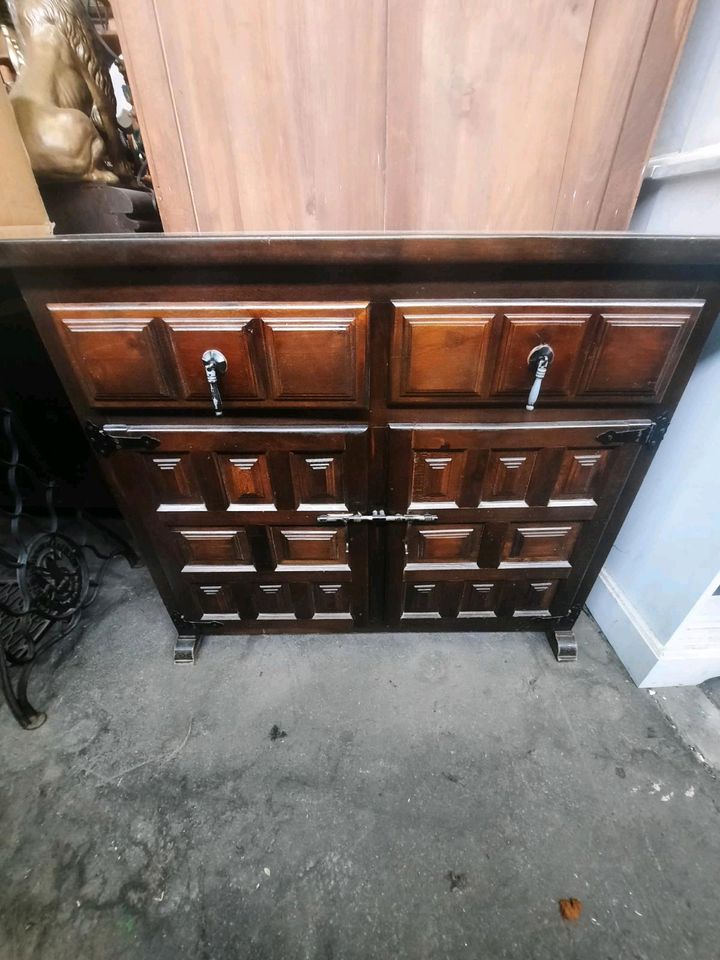 Retro Kommode Sideboard Anrichte Alt Massiv Holz Vintage in Groß-Gerau