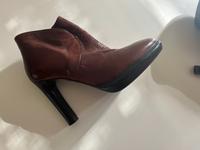 Manas Lea Foscati Boots mit Absatz 38 Frankfurt am Main - Nordend Vorschau