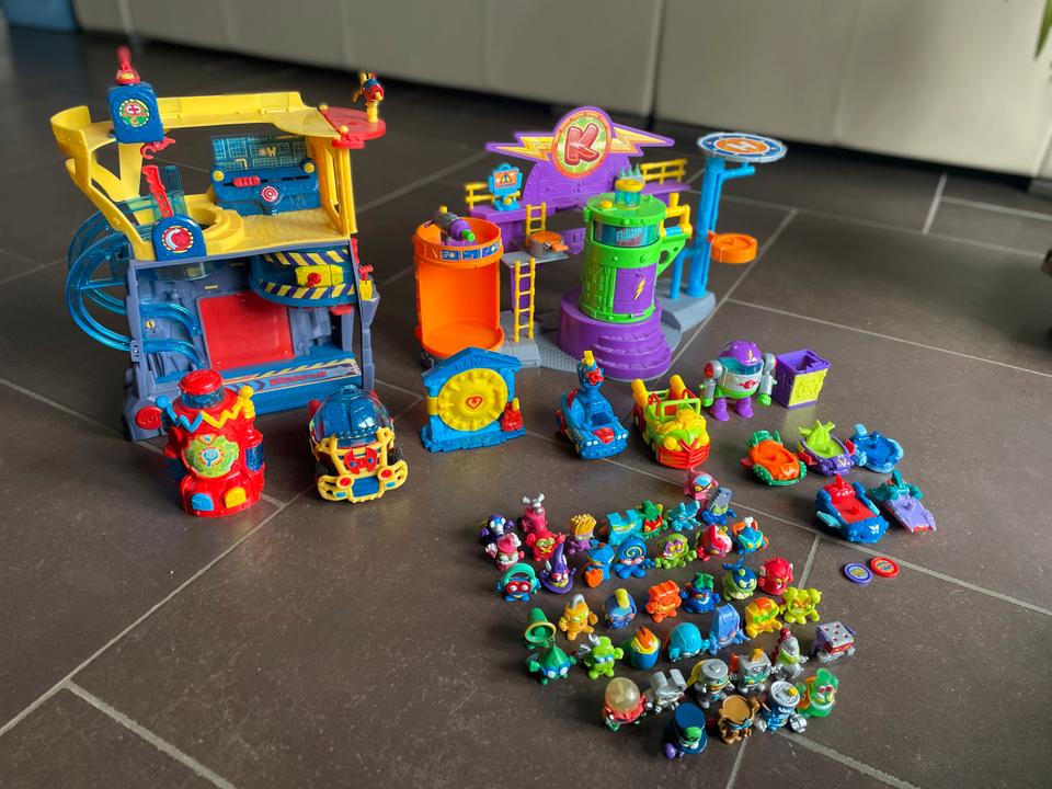 Superthings Zings RIVALS OF KABOOM Figuren + Hauptquartier, Labor in Baldham