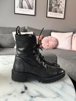 Zara Boots 36 Schwarz Silber Nieten Schuhe Blogger Style Schleswig-Holstein - Lübeck Vorschau
