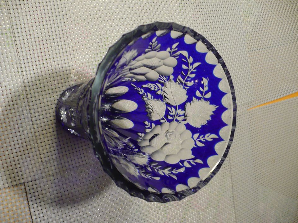 Blumenvase aus Kristall in Blau Kobalt in Gummersbach