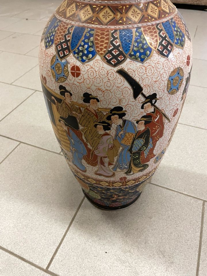 Antike Design Vase Ming Dynastie. in Delitzsch