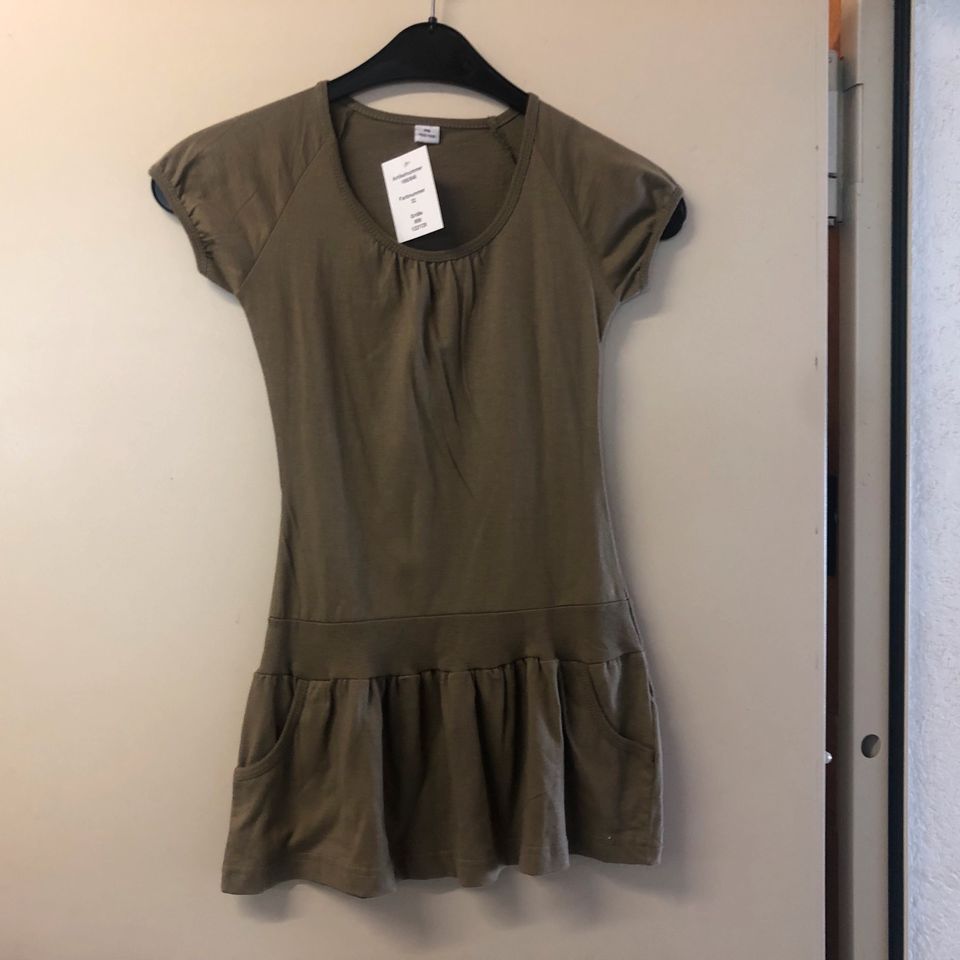 Kleid oliv Gr. 122/128 NEU Sommerkleid in Bergisch Gladbach