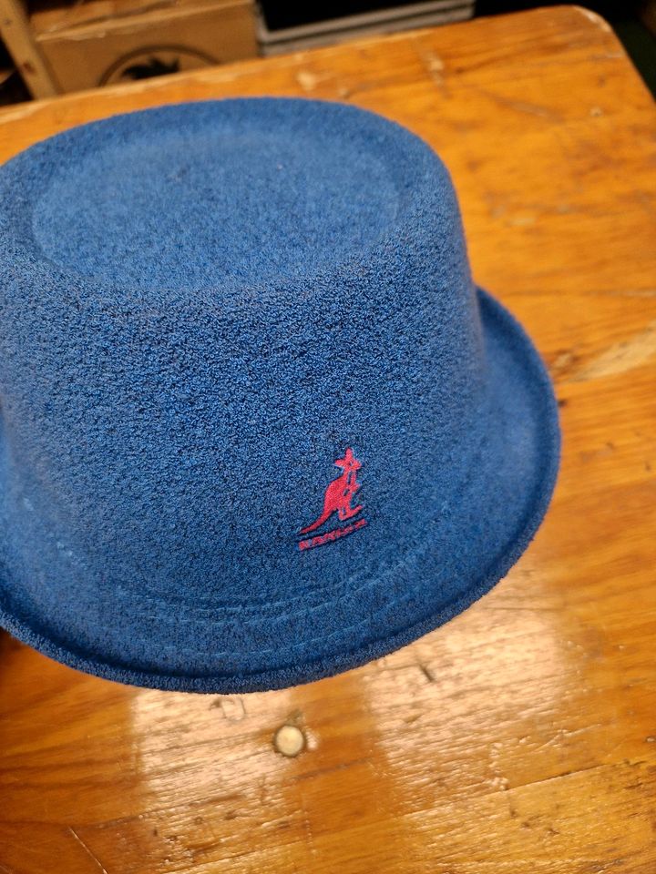 Kangol Bermuda Mowbray, blau, Frottee in Ingenried