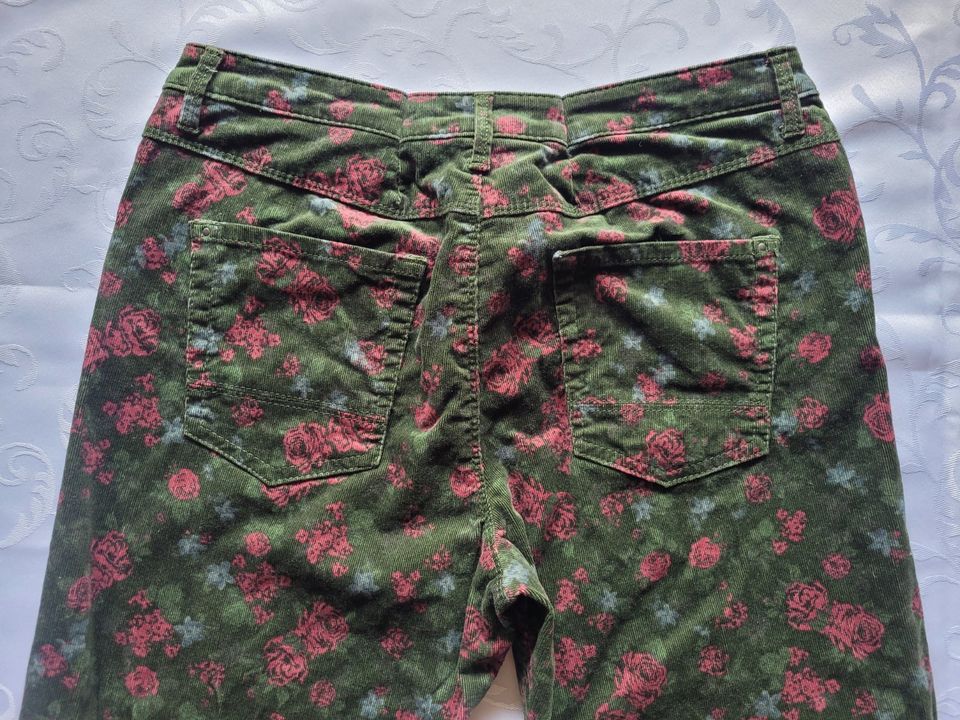 Kord Hose dunkel grün Rosen geblümt Gr.42 Kurzgröße Hippie Style in Bindlach