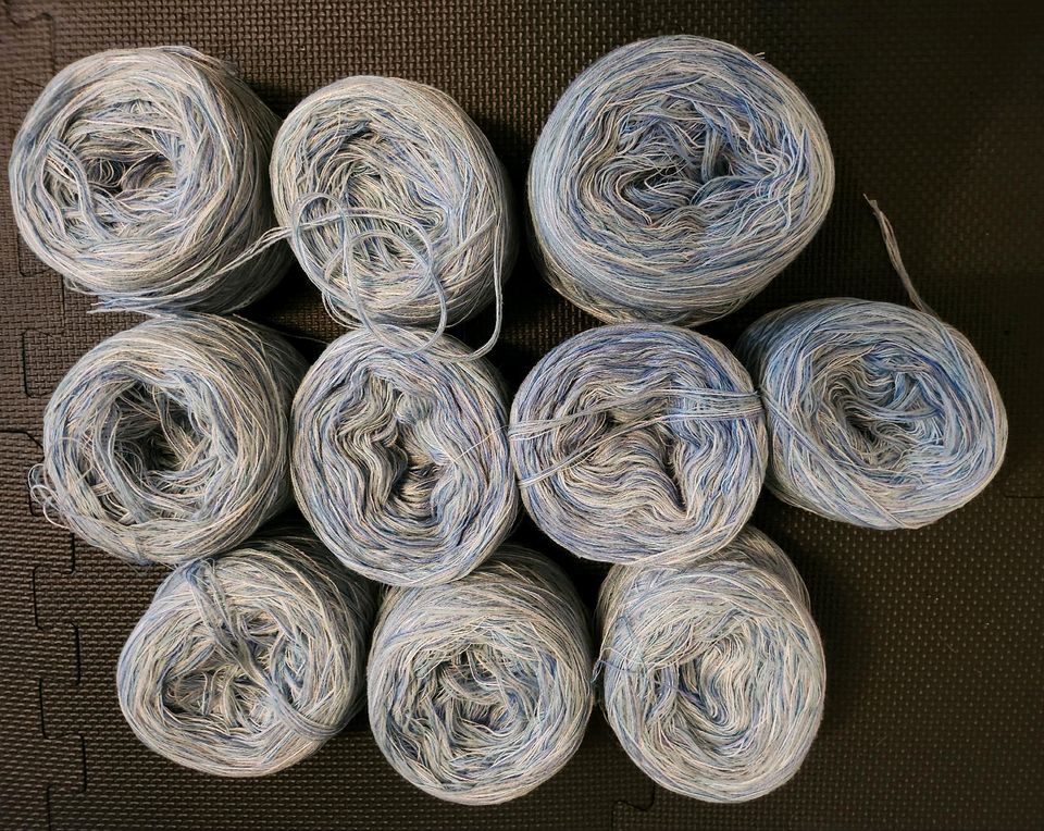 10 Bobbels hellblau- weiss  870g in Essen