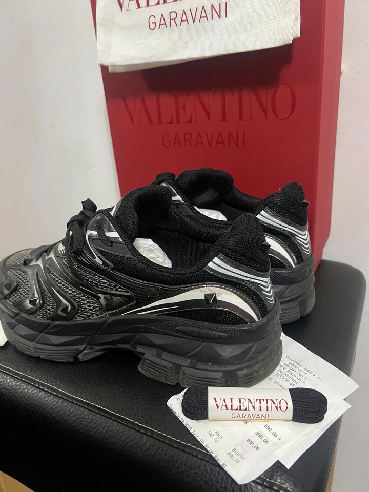 Valentino Garavani MS-2960 Sneaker Gr.44 Guter Zustand in Berlin
