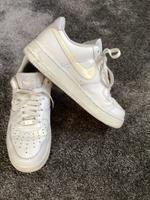 Nike Air Force 1 ´07,Damen Sneaker,Gr.42,5,Weiß/Lila/Gelb, Berlin - Reinickendorf Vorschau