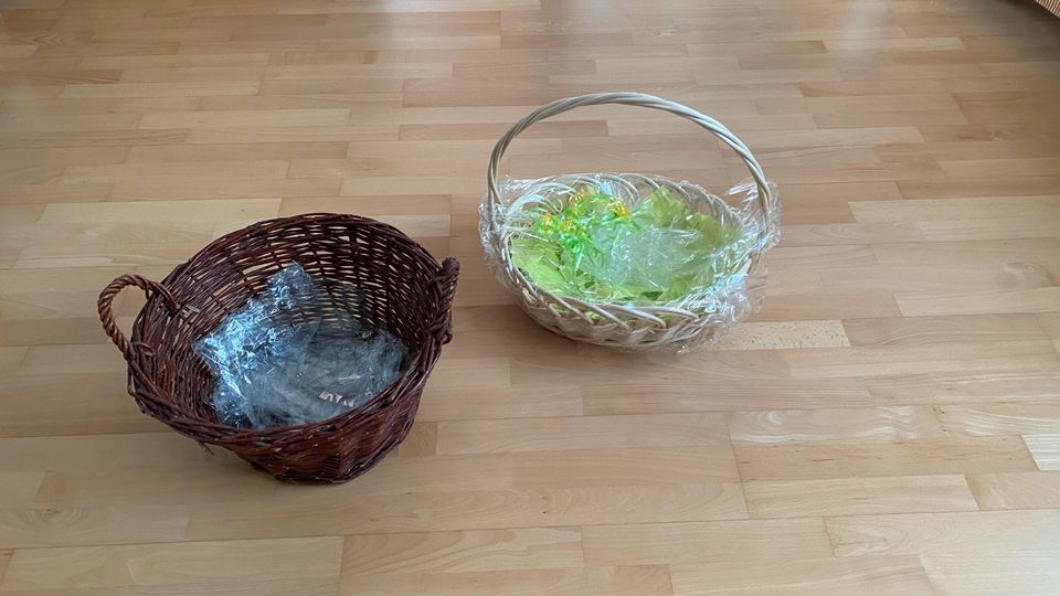 2 schöne große Geschenkkörbe, beide 10€ in Leutkirch im Allgäu