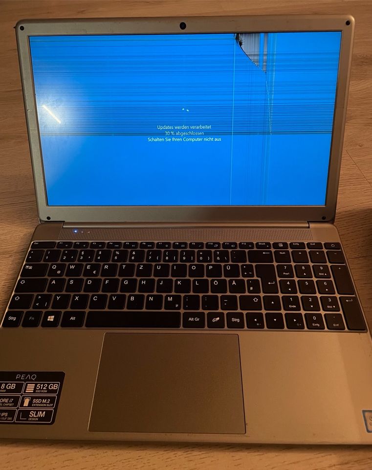 PEAQ Laptop mit Displayschaden in Esslingen