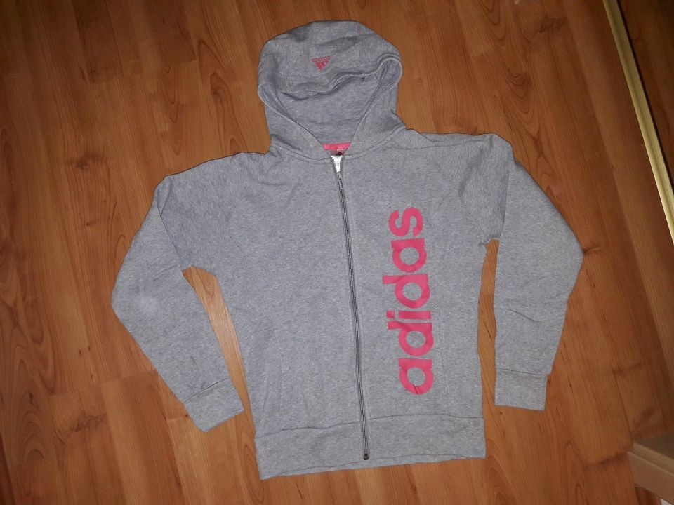 adidas dickere Sweatjacke Kapuzenjacke Gr.164 fast neu in Rödental