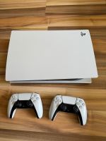 PlayStation 5 mit Controllern & Ladestation Hessen - Liederbach Vorschau