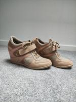 Sneaker mit Keilabsatz in Gr. 39 Niedersachsen - Heeslingen Vorschau