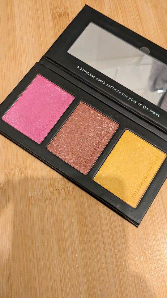 Shimmer Blushes plus Palette von Lethal Cosmetics in Berlin