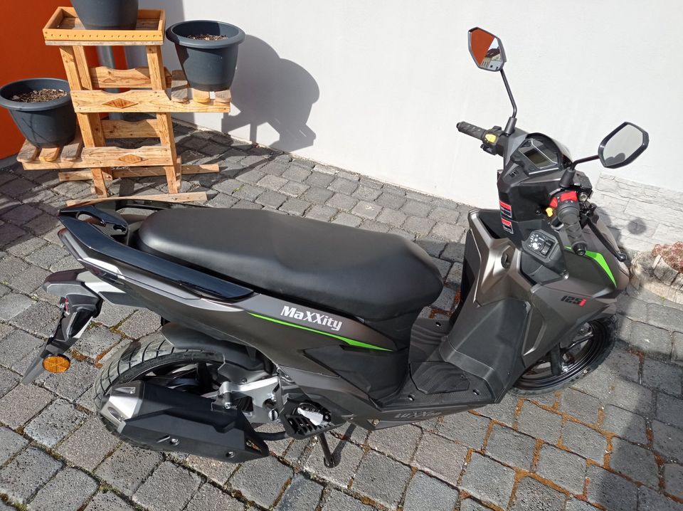 Luxxon Motorroller Maxxity 125 E5 -- SOFORT VERFÜGBAR -- in Sachsen-Anhalt  - Halle | Motorroller & Scooter gebraucht | eBay Kleinanzeigen ist jetzt  Kleinanzeigen