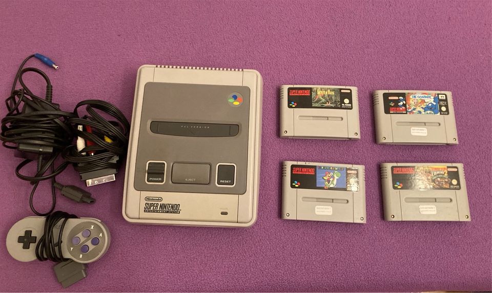 Super Nintendo mit 4 Spielen, Controller und Scart Kabel in Köln