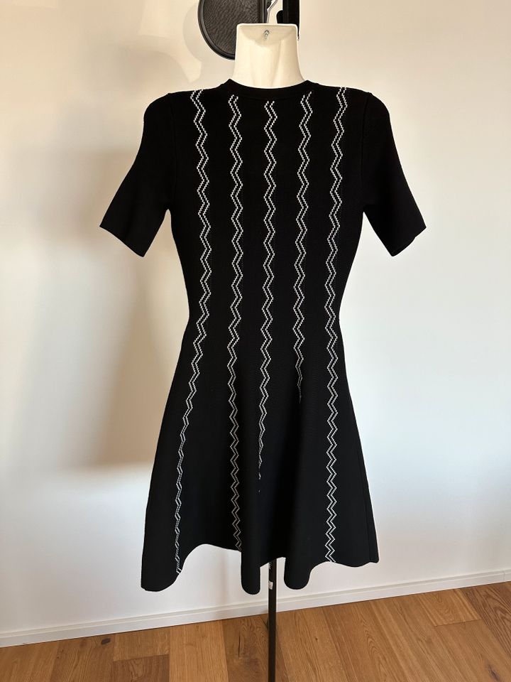 Wundervolles Strickkleid von Maje in Gr. 1 / 36 in Stuttgart