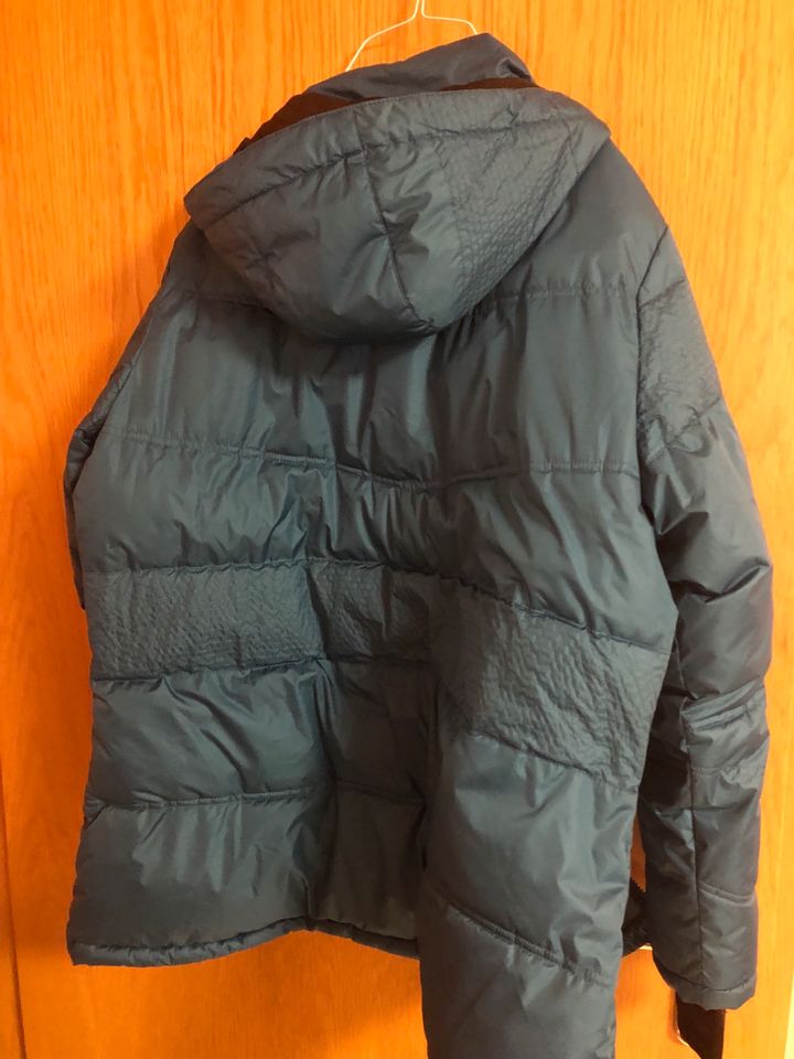 Jacke mit Kapuze Sport Gr. XL in Mössingen