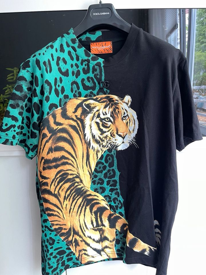 Dolce & Gabbana T-Shirt mit Animal-Print in Hamburg