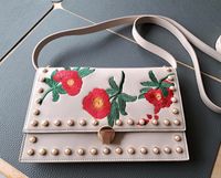 Handtasche mit Blumenapplikationen Nordrhein-Westfalen - Baesweiler Vorschau