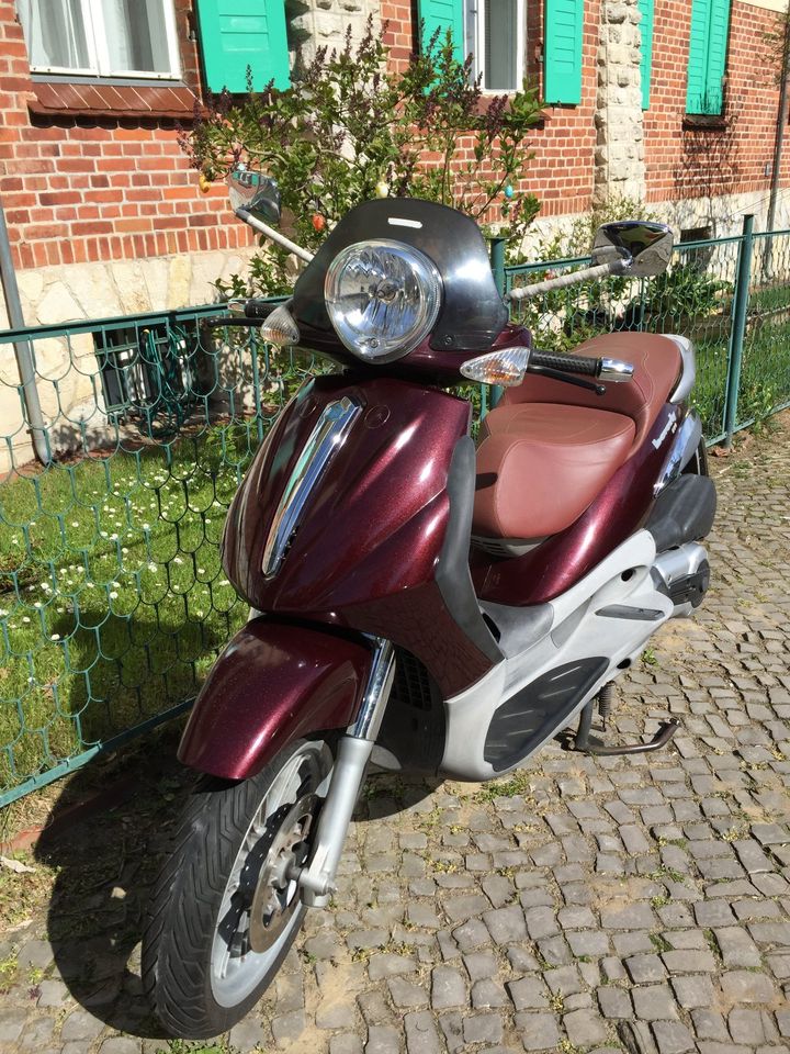 Piaggio Beverly 500 Roller Scooter in Potsdam