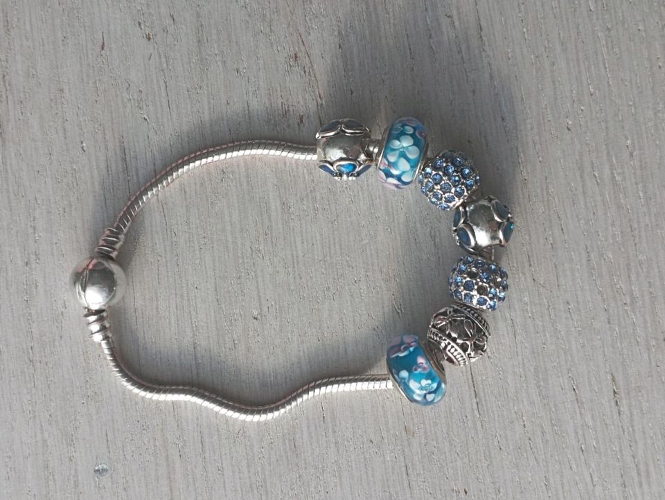 Armband mit Charms in Horka