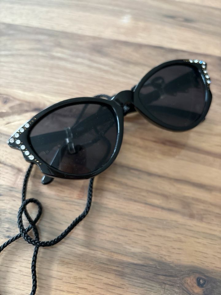 Sonnenbrille für Damen mit Strasssteinen, Retro/ Vintage in Memmelsdorf