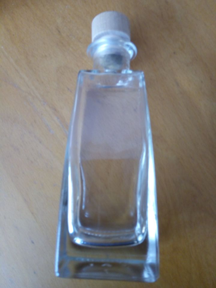 kleine leere Glasflasche für Likör etc. in Linnich