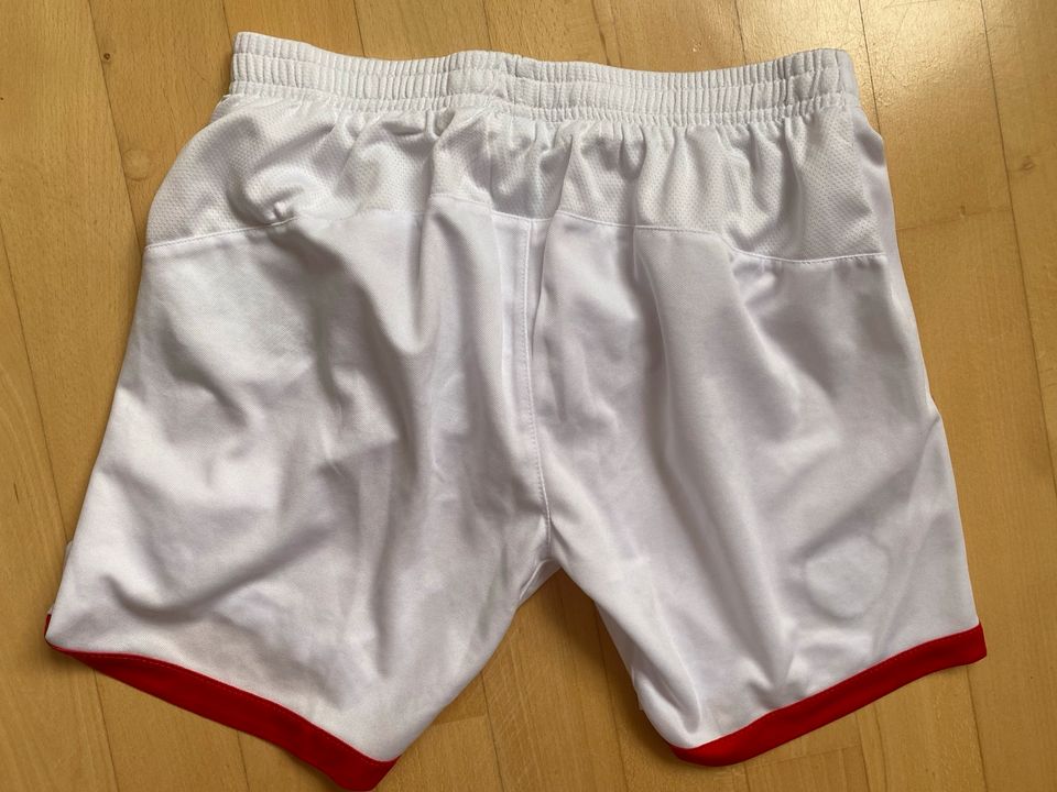 Weiße Shorts, Gr. 146, Marke Umbro, wie NEU in Dresden