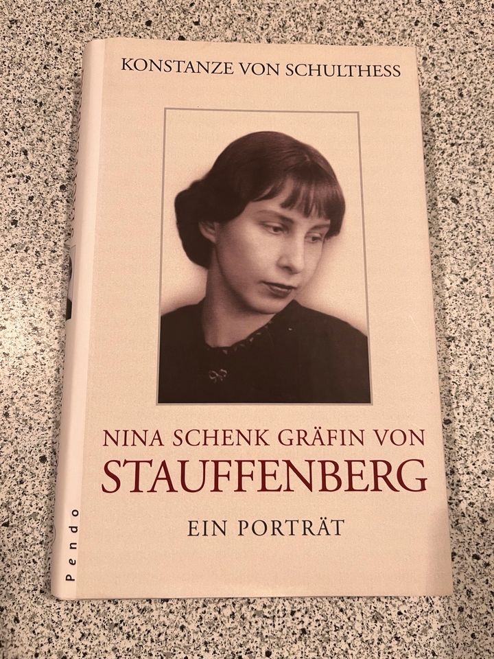 „Nina Schenk Gräfin von Staffenberg“ Konstanze von Schulthess in Hamburg
