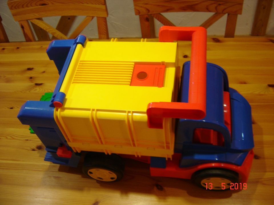 Kinder Müllabfuhr/LKWMüllwagen/Sandkastenfahrzeug/Kinderspielauto in Ellerbek