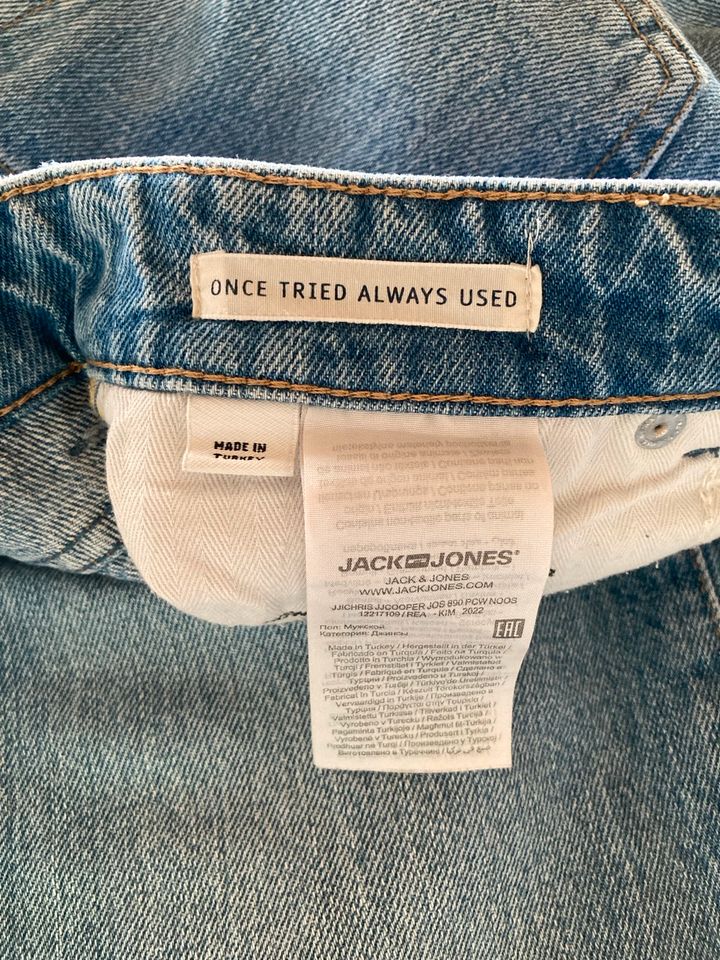 Verschiedene Jeanshosen - Jack & Jones in Marburg