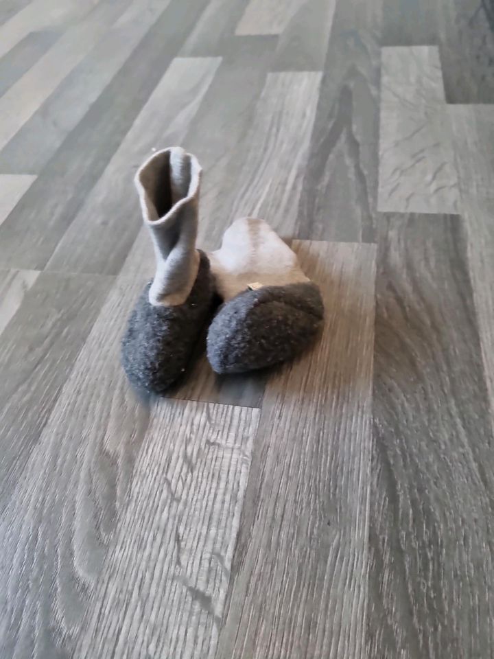 Iobio wollschuhe Hausschuhe Socken Baby in Oldenburg