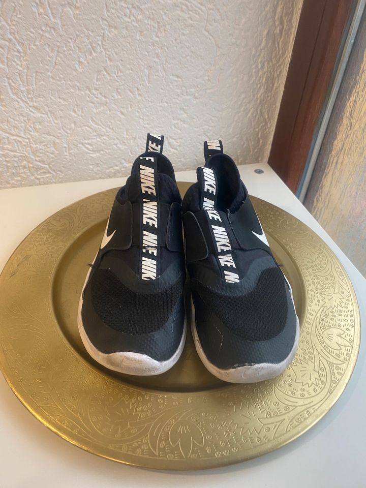 Kinder  Nike Schuhe in große 28,5. in Babenhausen