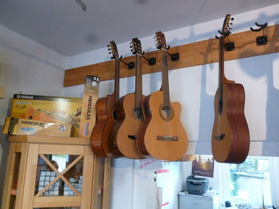 klassische Gitarren / Kindergitarren aus Wermelskirchen, Admira in Wermelskirchen