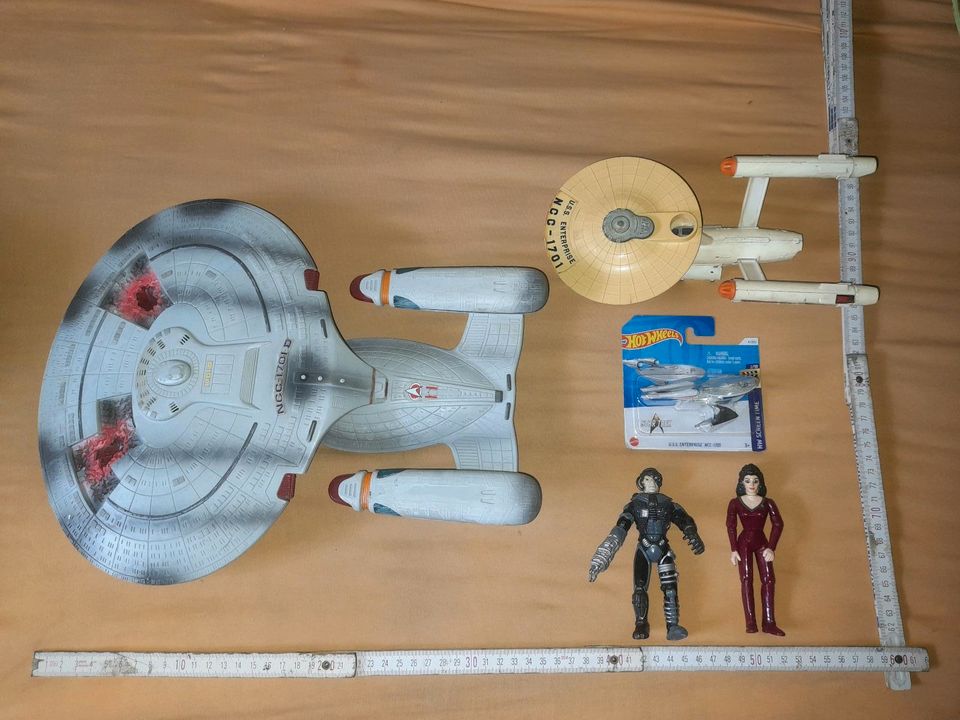 Star Trek Playmates Dinky Toys Raumschiff Enterprise  NCC1701-D in Berlin