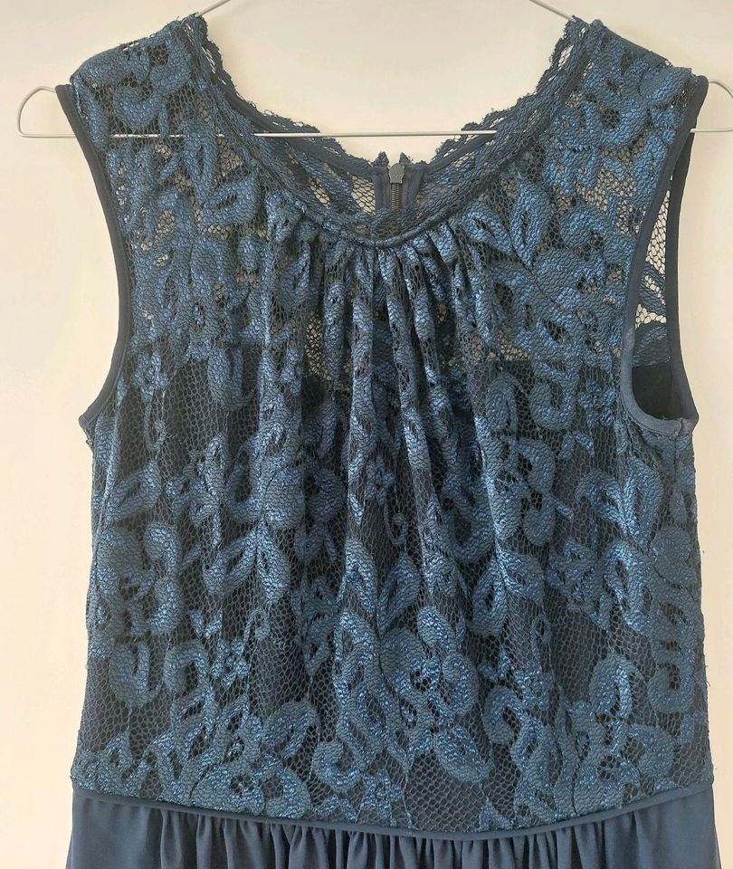 Abendkleid lang dkl. blau, Gr. 38 in Oldenburg