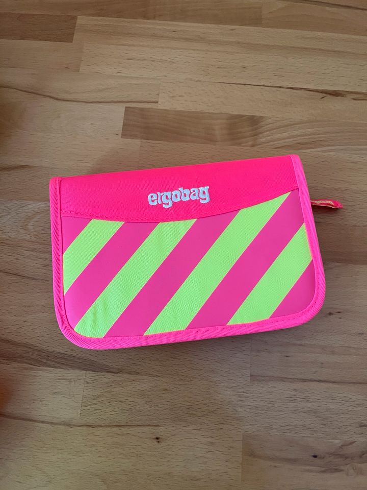 Ergobag Pack Strahlebär rosa pink leuchtgelb Neo Edition Reflex in Straubing